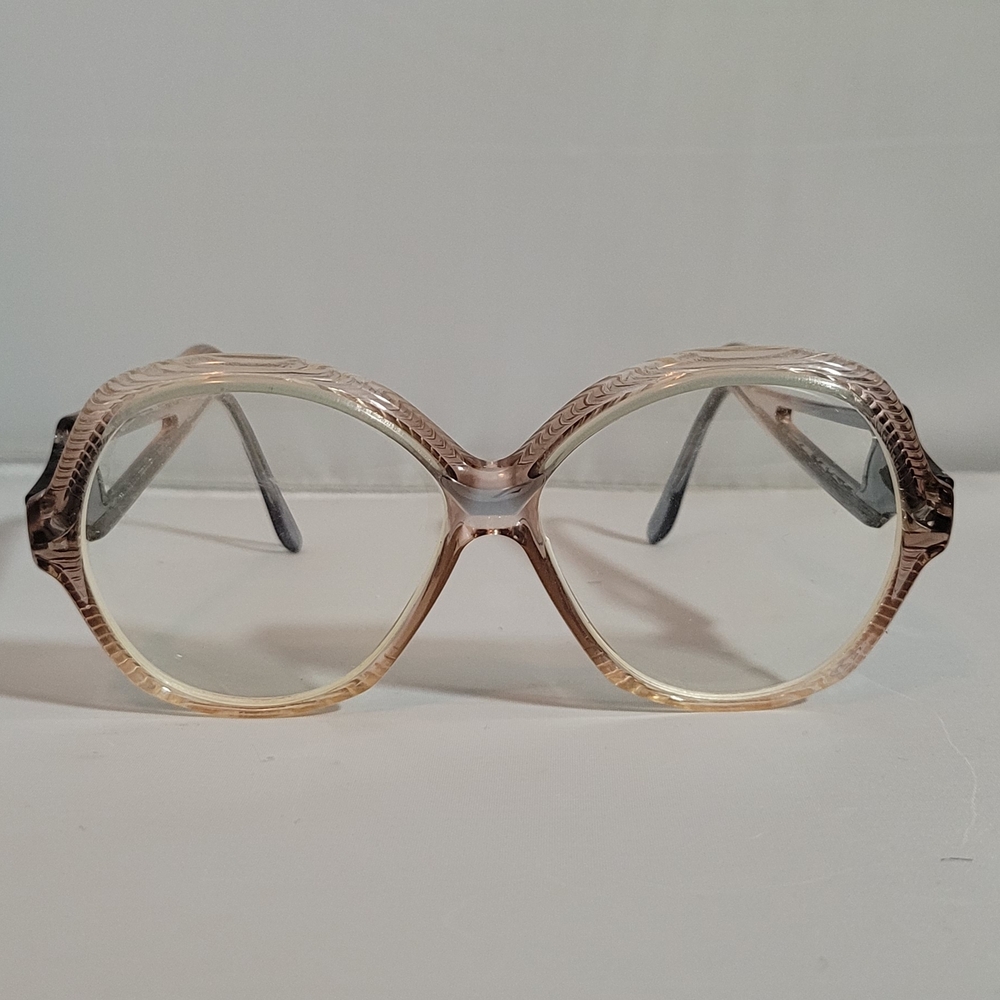 Vintage-Inspired Clear Pink Round Women's Sunglasses